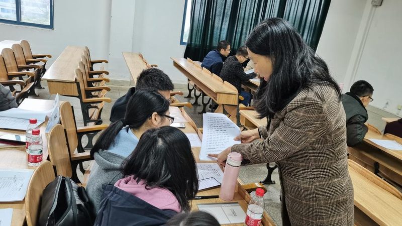 根据相关政策，考生在异地报考时，需满足以下条件：