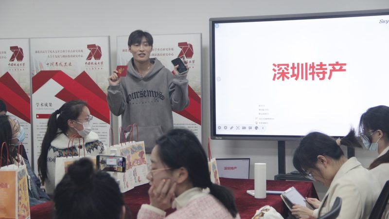成人高考网上报名需要准备以下材料：